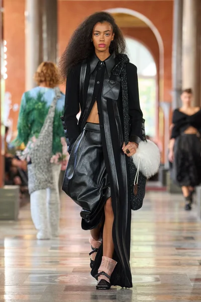 Look 43